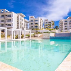 Stylish New 2 Bedroom Apartment with Pools and Gym