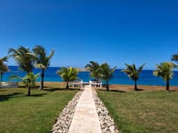Ocean Manor: Executive Oceanfront Retreat - Image 2