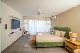 Stylish New 2 Bedroom Apartment with Pools and Gym - Image 4