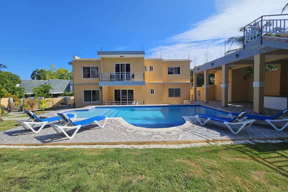 Huge 8 BR, Private, Fenced, Large Pool - Image 1