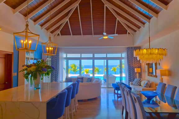 Ocean Manor: Executive Oceanfront Retreat - Image 1
