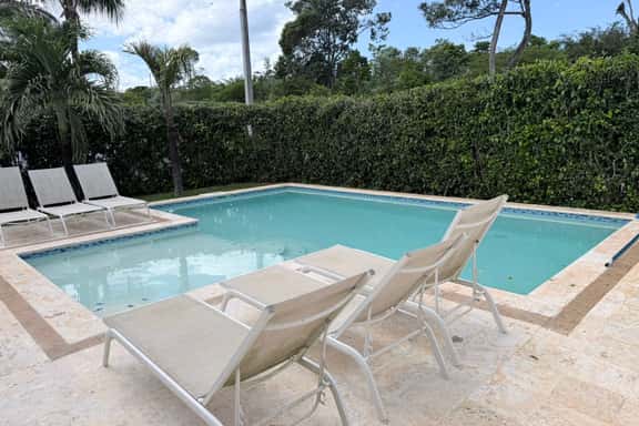Tropical Escape - Corner Lot - 2-BR Villa, pool - Image 1