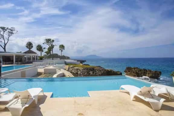 2 Bedroom Condo, large private balcony, SOV - Image 1
