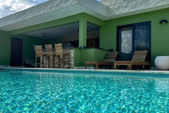 New Stylish 3 BR, Private Pool / Yard, Casa Bella Chase - Image 1