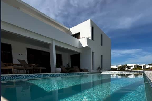 New 4 Bed, 4.5 Bath, Private Pool, Ocean Village - Image 1