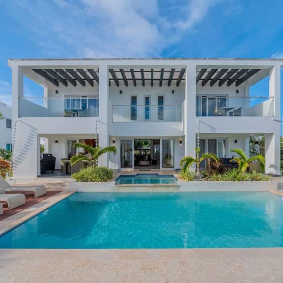 Palm Villa 4BR Luxe pool /jacuzzi retreat - Image 1