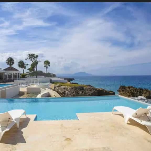 2 Bedroom Condo, large private balcony, SOV - Image 1