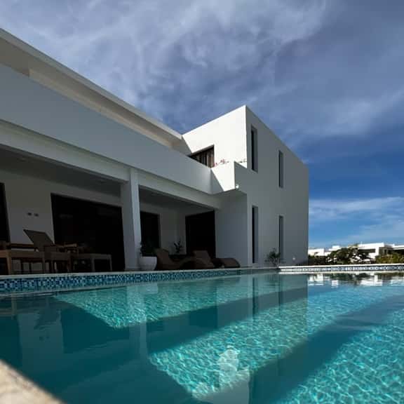 New 4 Bed, 4.5 Bath, Private Pool, Ocean Village - Image 1