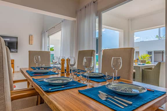 3BR Estate with Pool and Jacuzzi - Palm Villa - Image 5