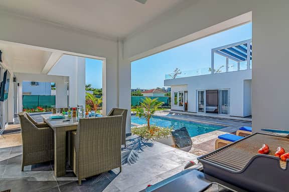 3BR Estate with Pool and Jacuzzi - Palm Villa - Image 3