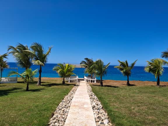 Ocean Manor: Executive Oceanfront Retreat - Image 2
