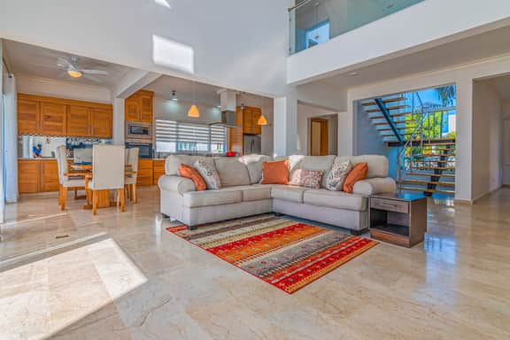 Palm Villa 4BR Luxe pool /jacuzzi retreat - Image 3