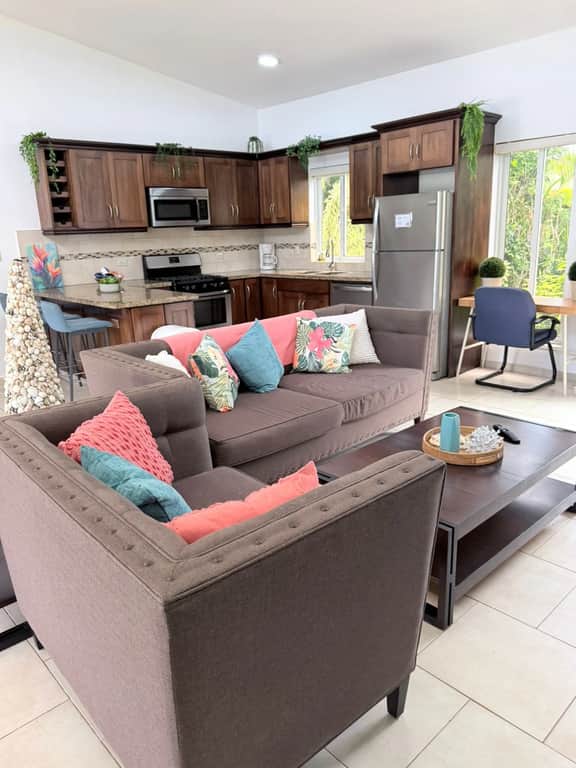 Tropical Escape - Corner Lot - 2-BR Villa, pool - Image 2
