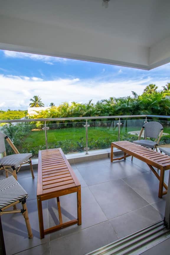 Stylish New 2 Bedroom Apartment with Pools and Gym - Image 2
