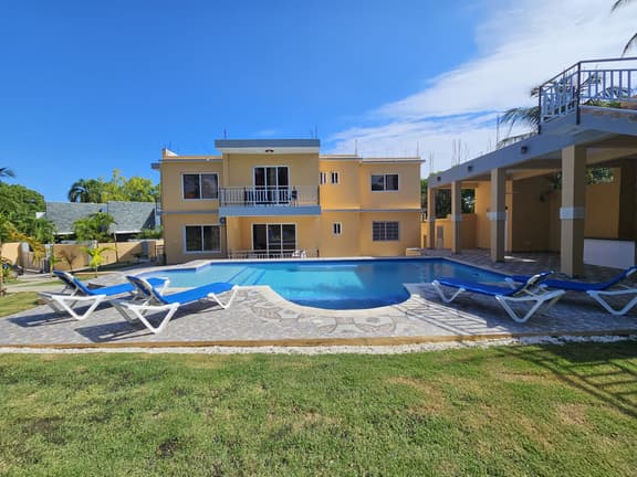 Millenium 4 bedroom Private Escape - Image 1