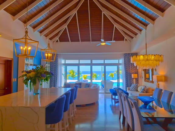 Ocean Manor: Executive Oceanfront Retreat - Image 1