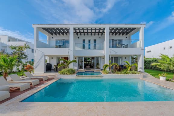 Palm Villa 4BR Luxe pool /jacuzzi retreat - Image 1