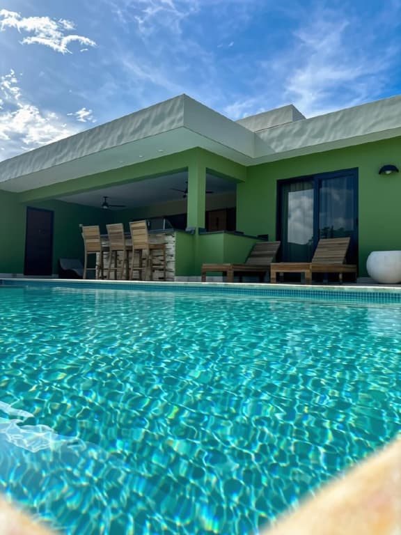 New Stylish 3 BR, Private Pool / Yard, Casa Bella Chase - Image 1